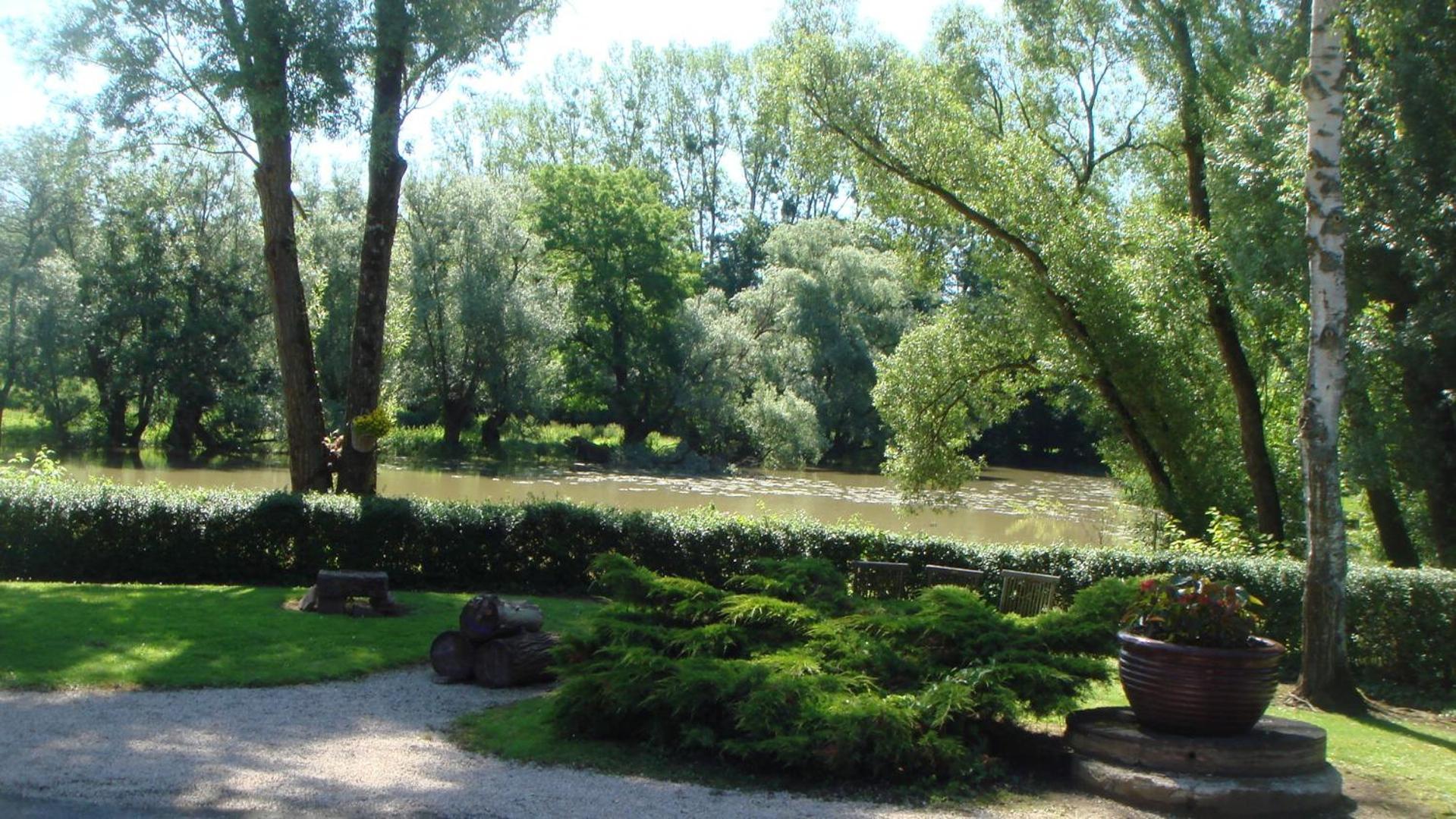 Moulin De Bourgchateau Louhans Exterior foto